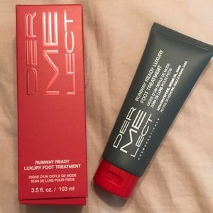 Der me lect runway ready luxury foot treatment